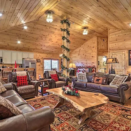 Luxe Cabin With Hot Tub, Theater, Pool Table, Arcade